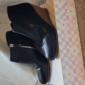 Dr Scholls black patent wedge booties foam technology memory foam "be energized"